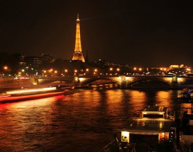 Paris hopes Americans boost flagging tourism