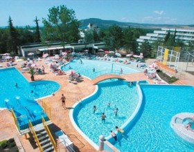 Bulgaria’s tourism market shrivels up to 30 per cent in summer 2009