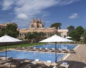Spain hotel stays, prices drop eases in August