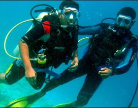 Maldives cabinet to go underwater