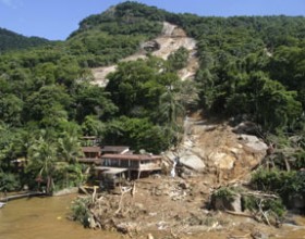 14 dead as flood hits Rio hotel