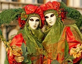 Hundreds celebrate Venice Carnival