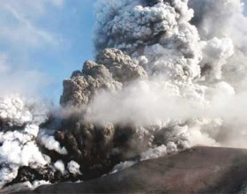 Iceland volcano disrupted tourism