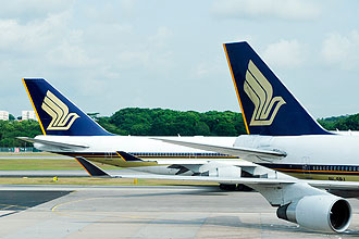 UPDATE 1-Singapore Airlines to lease 15 new Airbus A330-300s