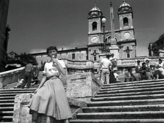 To emulate Audrey Hepburn in the classic film Roman Holiday will be slapped with hefty fines under a new law adopted by Rome city's council !