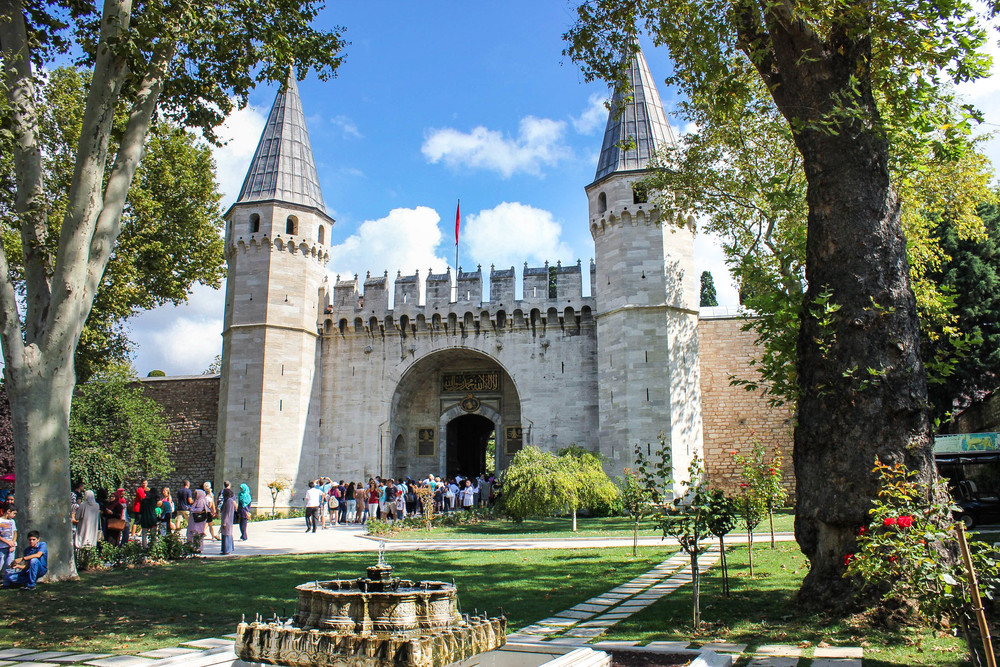 Visitors throng museums, historic sites in Turkey