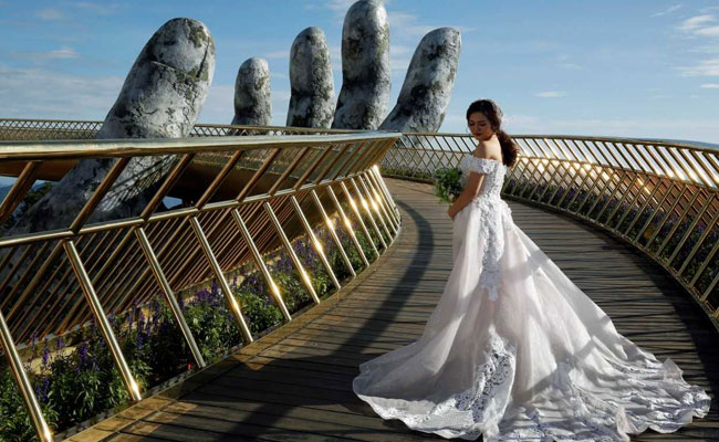 golden bridge vietnam weeding