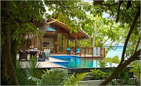 Maldivler ağaç ev