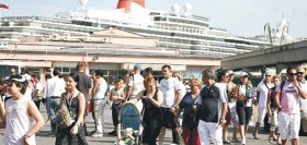 yolcu gemisi turistlerr