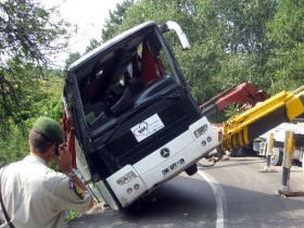 Bartın'da tur otobüsü devrildi bartin tur otobusu