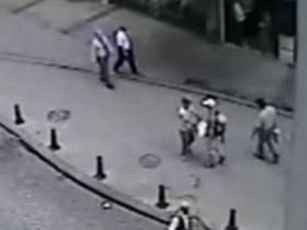 Alman turiste kapkaç güvenlik kamerasında turist kapkac