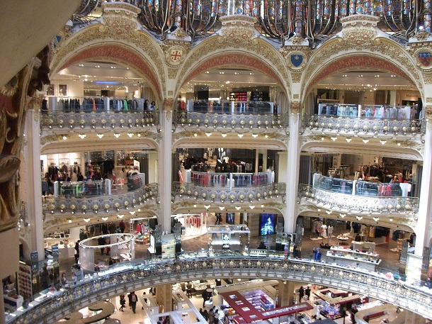 Londra Harrods Mağazası ziyaretçilere bir müzede geziyormuş hissi veriyor Londra Harrods Mağazası ziyaretçilere bir müzede geziyormuş hissi veriyor