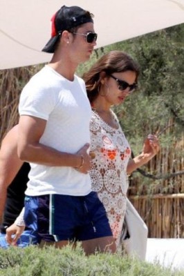 cristiano-ronaldo-irina-shayk-yunanistan-mikonos-adasında-tatilde (11)