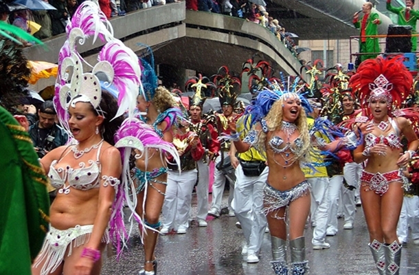 Samba ateşine yağmur da engel olamadı 2 rio karnavali samba1