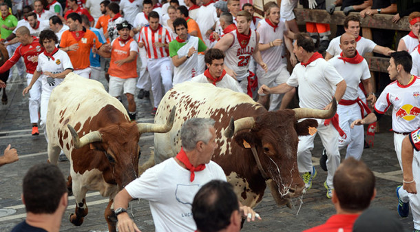 San Fermin Festivali boğa koşusu başladı