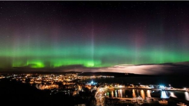 Kuzey Işıkları Britanya'yı rengarenk boyadı 11 Aberdeenshire'daki Stonehaven kasabası / BRIAN DOYLE