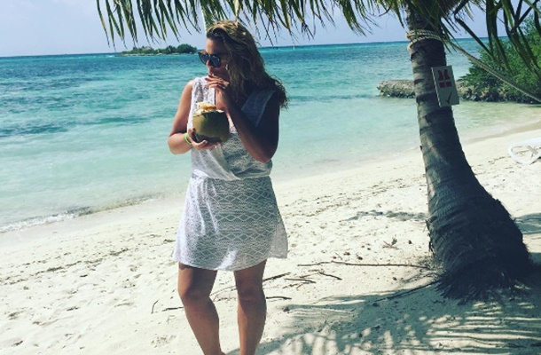 Dünya şöhretleri Maldivler'den vazgeçemiyor 4 Dünyaca ünlü seyahat bloggerı Fiona Falkiner, bu kez turizm cenneti Maldivler’in yolunu tuttu.