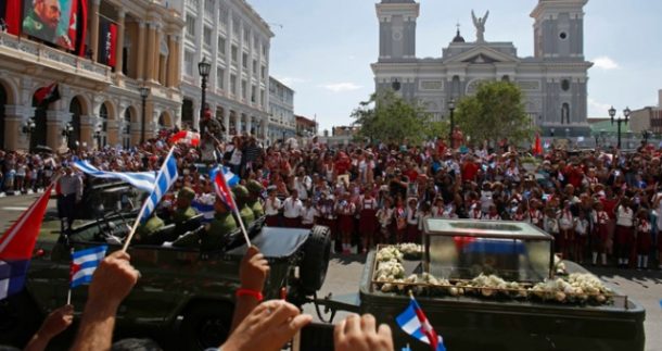 Küba, efsanevi lideri Fidel Castro’yu Santiago’da düzenlenen cenaze töreninde son kez selamladı.