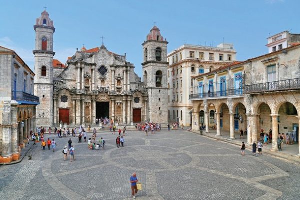 Türk Hava Yolları’nın (THY) doğrudan seferleri başlamasıyla artık daha da yakın olan Küba’nın başkenti Havana, Türk turistleri bekliyor.