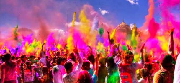 Holi fest turizmtatilseyahat