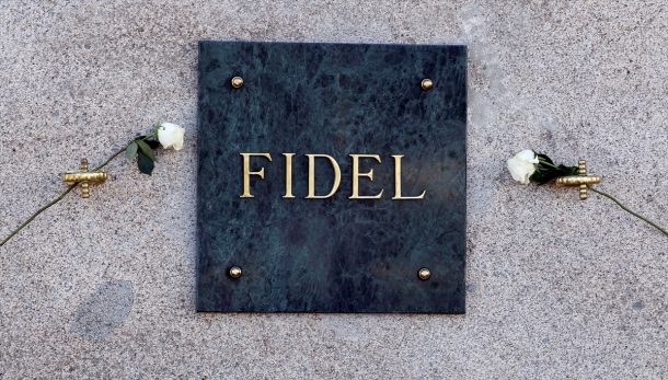Fidel Castro’nun Mezarı Ziyaretçi Akınına Uğruyor