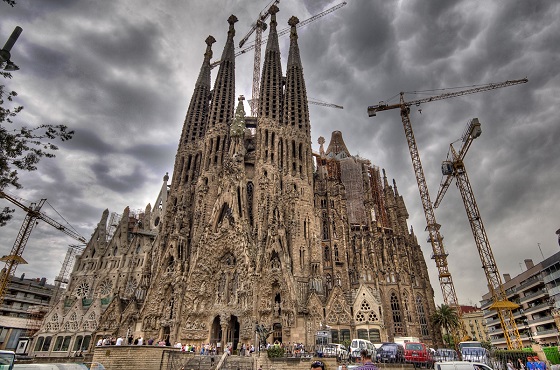 la sagrada familia katedral barcelona