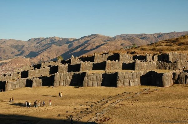 sacsayhuaman peru inka kalesi