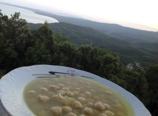 Manastırda Akşam Yemeği