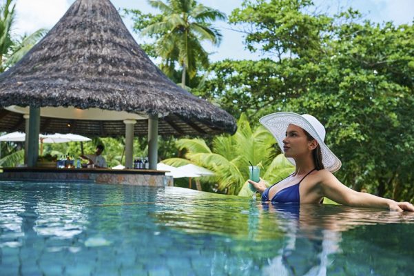 lemuria seychelles pool bar