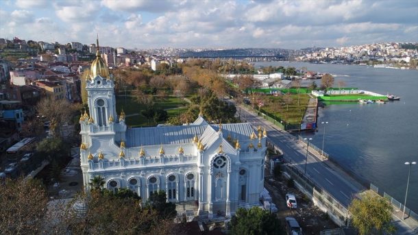 İbadete açılan Demir Kiliseye ziyaretçi akını