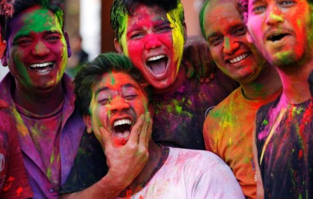 Dünyanın en renkli eğlencesi Holi Festivali 03