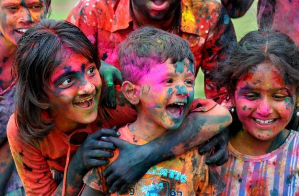 Dünyanın en renkli eğlencesi Holi Festivali 2