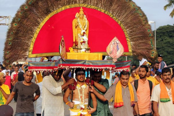 Hindular Malezya’da Thaipusam bayramını 2