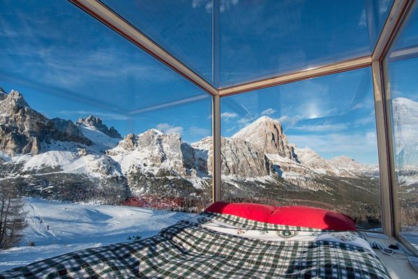 Yıldızları Alpler’in tepesinde izlemek: Yıldız ışığı odası! 9 alpler manzarası sunan kulube