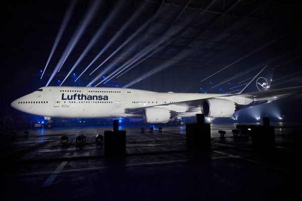 Lufthansa yenilenen imajını muhteşem bir şovla tanıttı 2