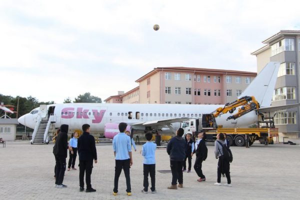 Sky Airlinesın uçağı Aksuda kütüphane olarak hizmeti verecek