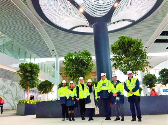 Büyükelciler Yeni Havalimanina hayran kaldi