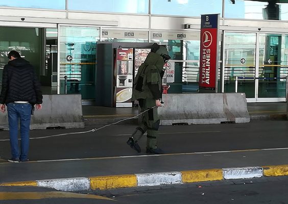 Ataturk Havalimanindaki supheli paket patlatıldi