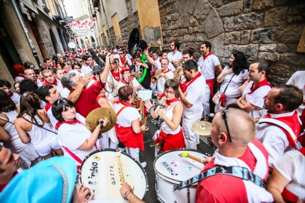 San Fermin Fsetivali için binlerce turist İspanyaya akın eder