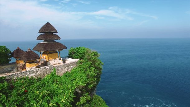 Uçurumun kenarındaki tapınak Uluwatu 