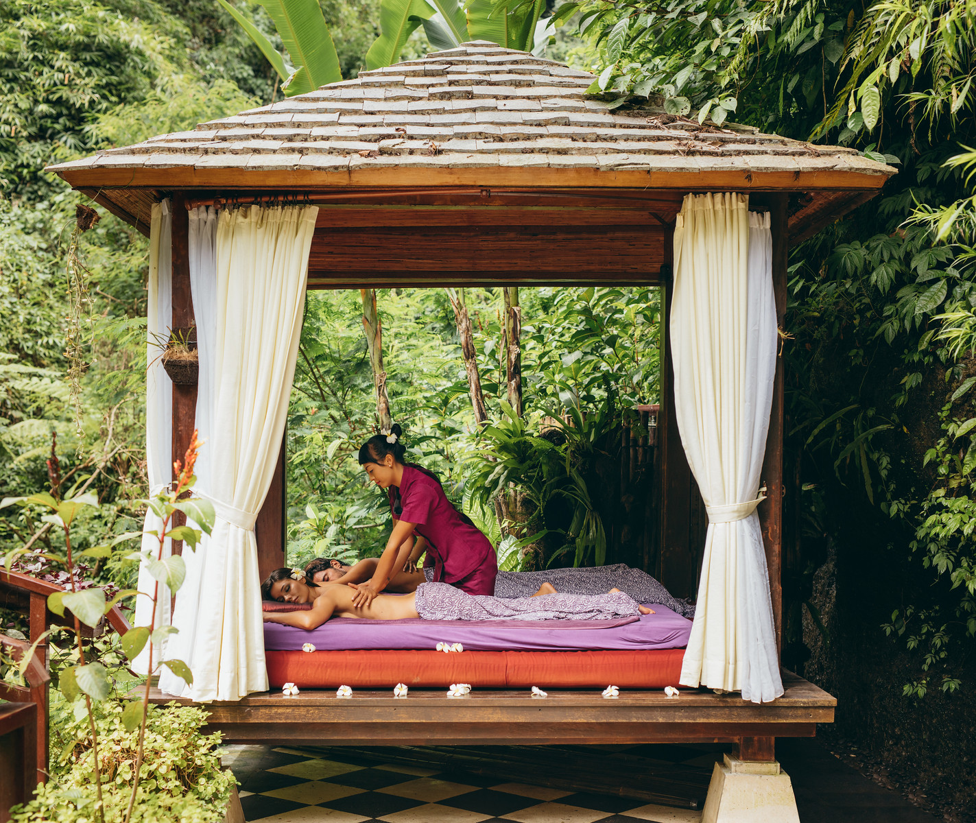 Lüks balayı tatili için Hanging Gardens of Bali 