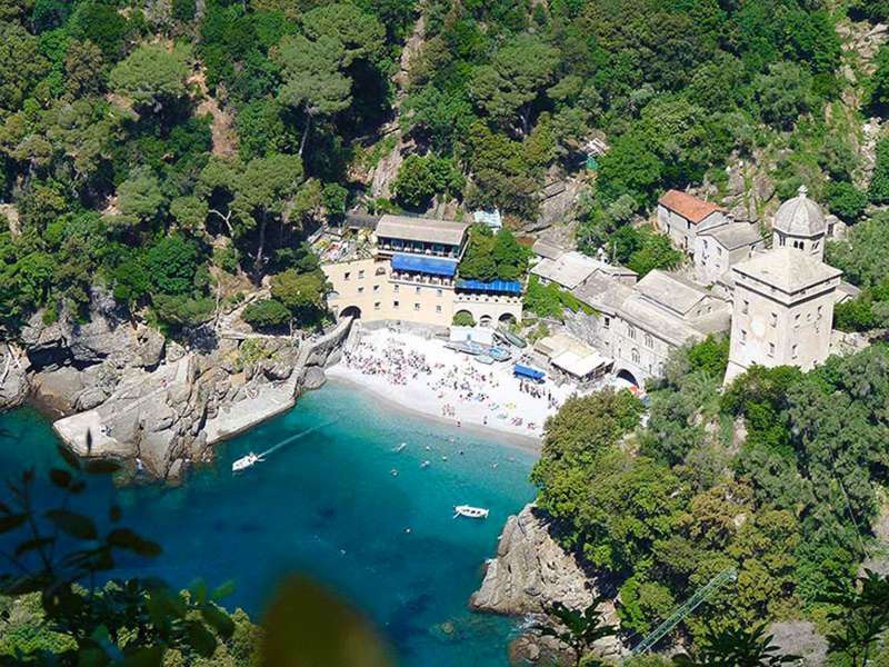 En güzel İtalya Plajları arasında senelerdir yerini koruyan San Fruttuoso