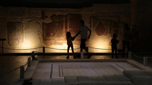 Çingene Kızı'nın bulunduğu Zeugma Müzesi'ni turistler akın ediyor