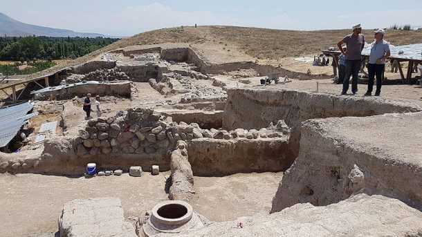 Kınık Höyük'te 2100 yıllık bir tapınak ortaya çıkarıldı!