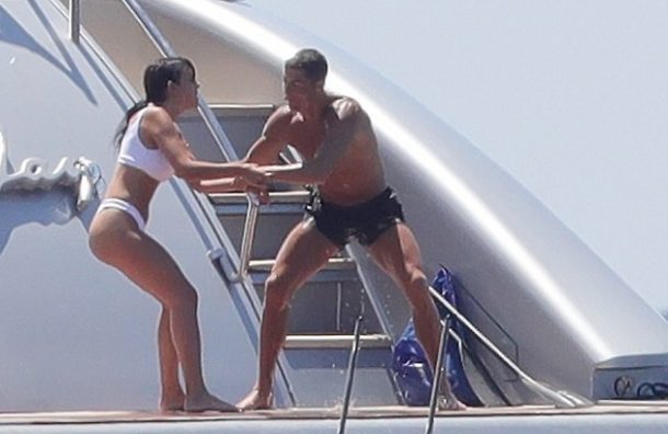 Cristiano Ronaldo, Georgina Rodriguez ile Ibiza'nın tadını çıkarıyor