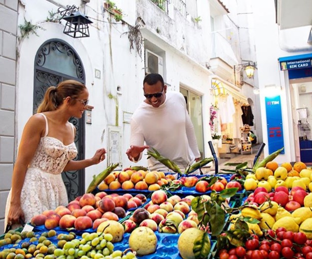 Jennifer Lopez, Alex Rodriguez ile Capri’de pazarı gezdi