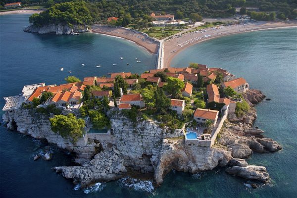 Budva'nın cazibe merkezi Sveti Stefan