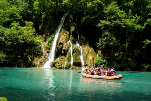 UNESCO'nun korumasındaki Tara Kanyonu'nu gezin