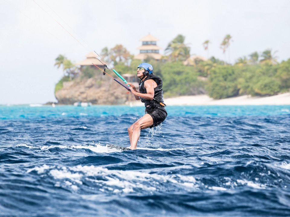 Obama Moskito Adası'nda kitesurfing yaptı