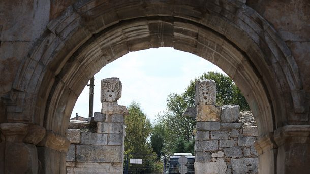 Constantine'nin yürüdüğü yolda yürüyecekseniz